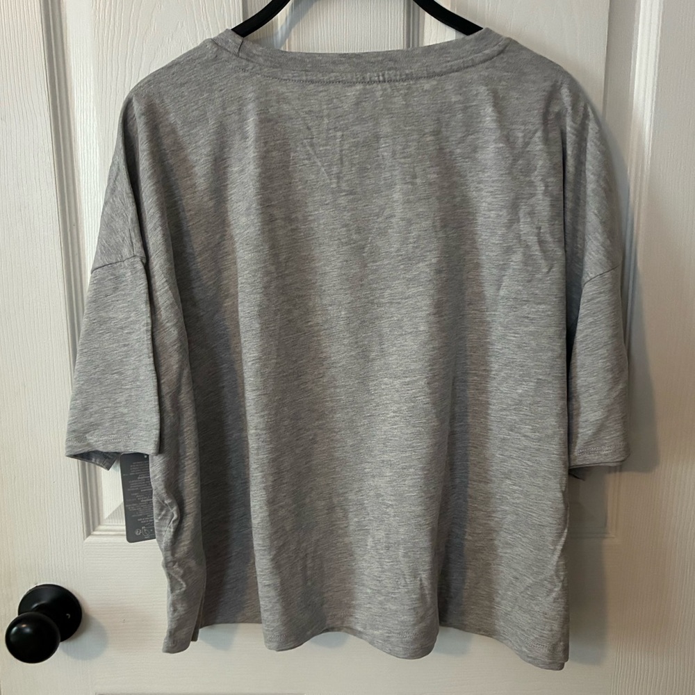 NWT Disneyland Heather Gray Oversized Cropped Tee Sz M - Picture 3 of 7